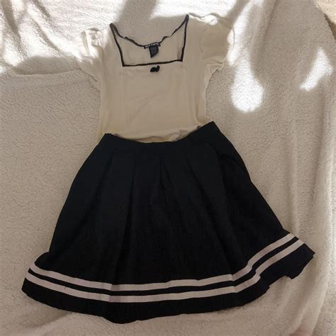 Small Hot Topic Set Adorable Cream Puffy Sleeve Depop