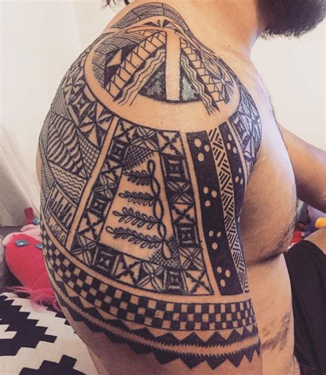 My First ever Tongan tattoo I took them for fala , ngatu and our ...