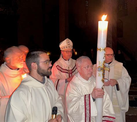 Perugia Celebrata Nella Cattedrale Di San Lorenzo La Veglia Di Pasqua