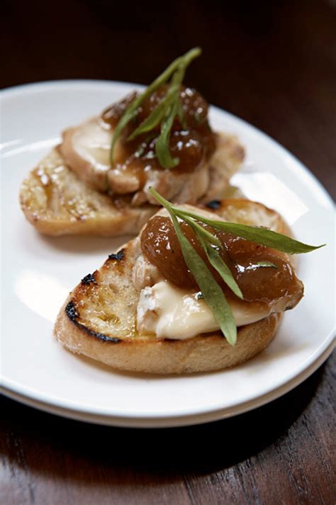 Crostini Mit Taleggio Und Traubensenf Rezept Lebensmittel Essen