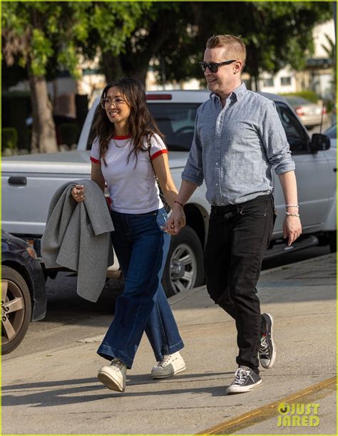 Macaulay Culkin & Brenda Song Seen Taking A Stroll Together In A Rare ...