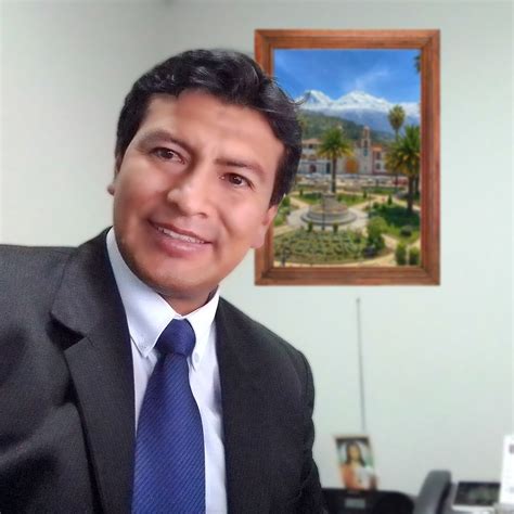 Ronald - 𝗟𝗢𝗦 𝗛𝗢𝗠𝗕𝗥𝗘𝗦 𝗣𝗔𝗦𝗔𝗡, 𝗟𝗔𝗦 𝗢𝗕𝗥𝗔𝗦 𝗤𝗨𝗘𝗗𝗔𝗡 𝗔 𝘂𝗻 𝗿𝗲𝗰𝘁𝗼𝗿 𝗮𝗺𝗶𝗴𝗼, Carlos