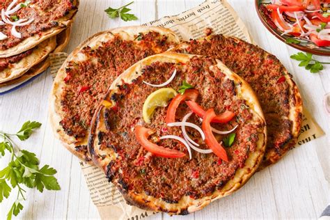 Lahmacun La Receta De La Sorprendente Pizza Turca Enrollada