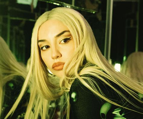 Ava Max tańczy z duchem. Taneczne rytmy podbijają świat! - ESKA.pl