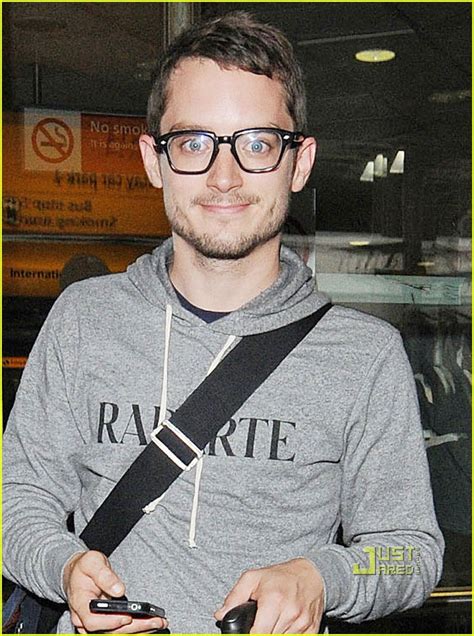 Elijah Wood Nothing Conventional About Wilfred Photo 2560298 Elijah Wood Photos Just