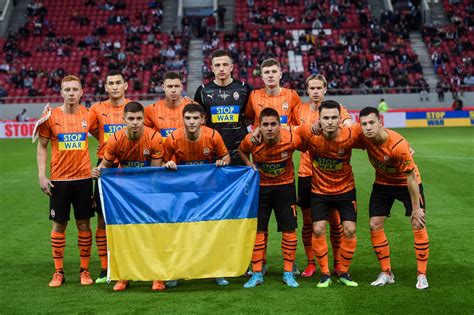 Shakhtar Donetsk Maglia Speciale In Amichevole Sulle Spalle Le Citt