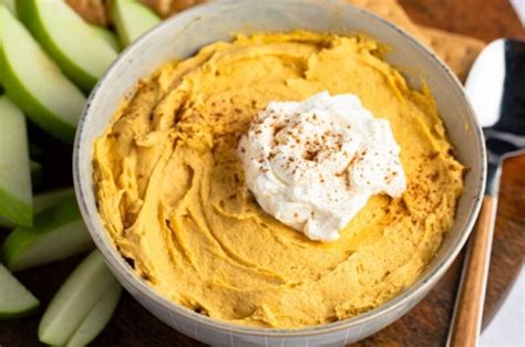 13 Best Dips With Sour Cream For Parties Insanely Good