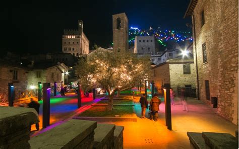 Albero Di Natale Di Gubbio Date Diretta Streaming E Accensione