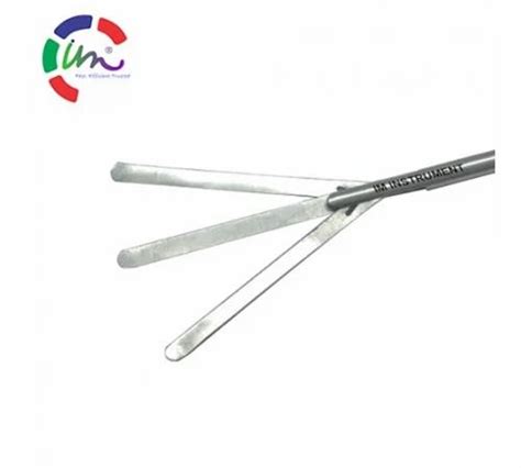 Fan Retractor With Blades Fixed Mm For Hospital At Rs Piece