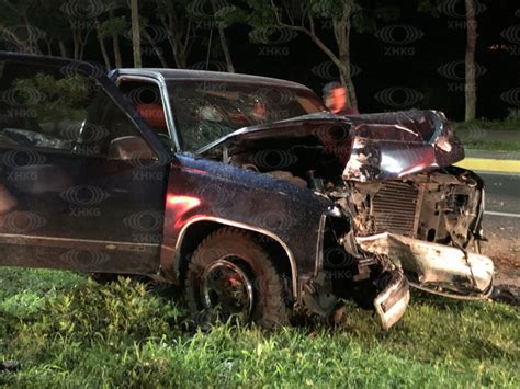 Camioneta Se Impacta Contra Un árbol En El Bulevar Colosio