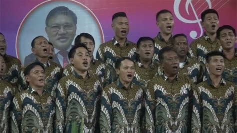 Pujilah Tuhan Hai Segala Bangsa Mario Karundeng Pkb Gmim Imanuel Kamangta Youtube