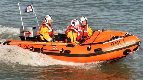 Rnli Lifeboat Crews Rescued 1041 People In 2012