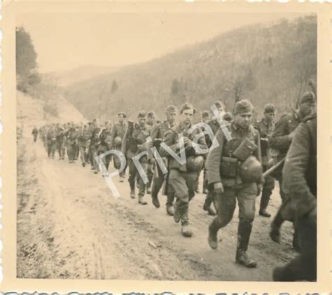 Foto Seconda Guerra Mondiale Wehrmacht Soldati Imballati Mg Marcia