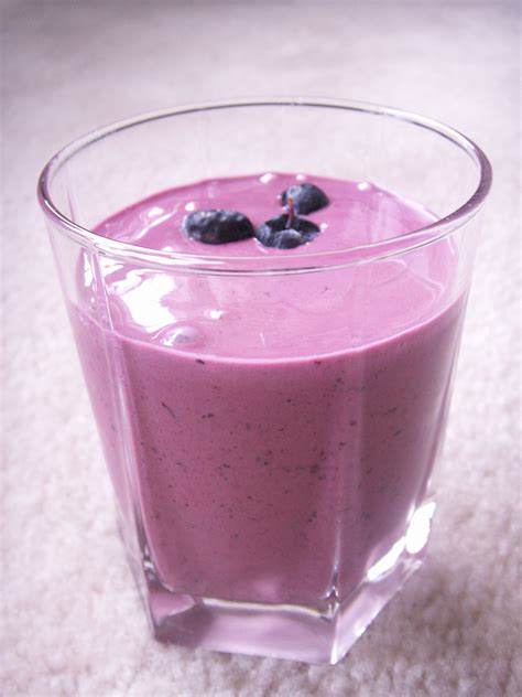 raspberry blueberry strawberry smoothie