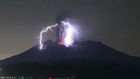 Sakurajima island volcano erupts in Kagoshima; volcanic lightning ...