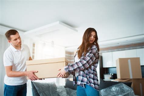 Premium Photo Young Couple Carrying Big Cardboard Box At New Home