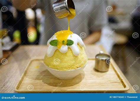 Mango Kakigori Bingsu Japanese Shaved Ice Dessert Flavor Stuffed