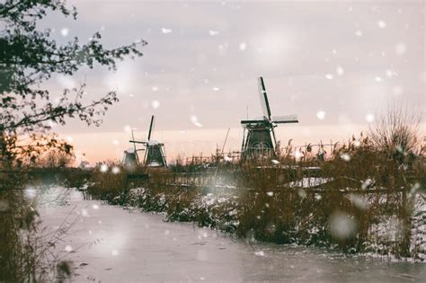 Kinderdijk Windmills in Winter Stock Image - Image of land, dusk: 17142863