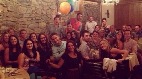 Una Comitiva Di Ragazzi Picchia A Sangue Una Coppia Gay Per Un Bacio Video Archivio Biccy It