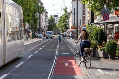 Velo Gleis In D Sseldorf Neue Stra Enbahn Gleise Sollen Radfahrer Sch Tzen