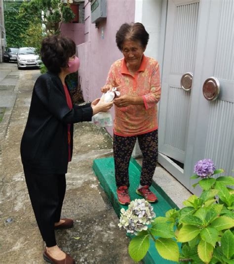 구포1동 바르게살기위원회 지역아동센터에 생필품 전달 外 부산의 대표 정론지 국제신문