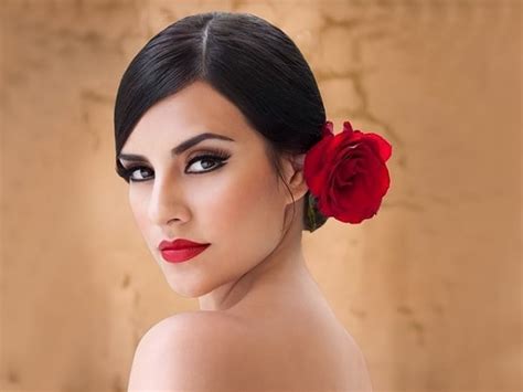 20 Incredible Spanish Hairstyles For Classy Women