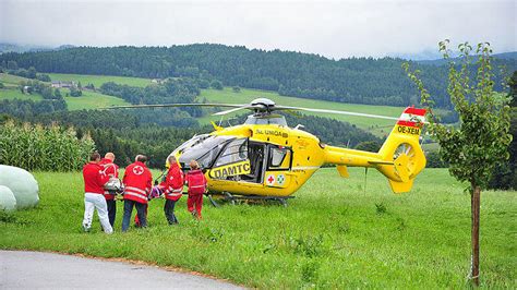 Zwischen Mauer Und Kipper Eingeklemmt Arbeiter Schwer Verletzt