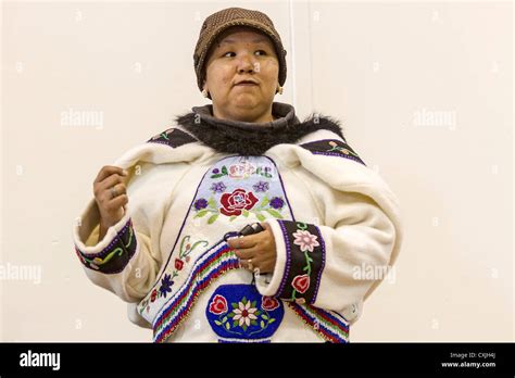 Inuit eskimo clothing Fotos und Bildmaterial in hoher Auflösung Alamy