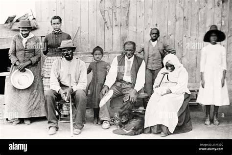 Harriet Tubman with former slaves she helped escape Stock Photo - Alamy