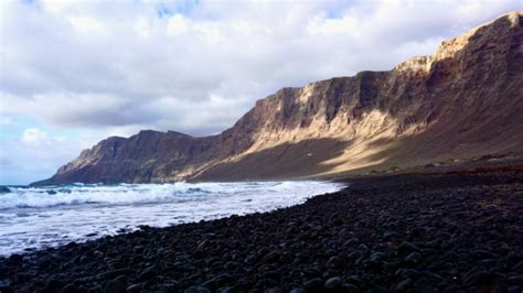 Les Meilleures Plages Pour Pratiquer Le Surf Lanzarote