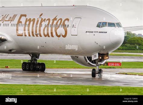 Emirates Boeing 777 300 Hi Res Stock Photography And Images Alamy