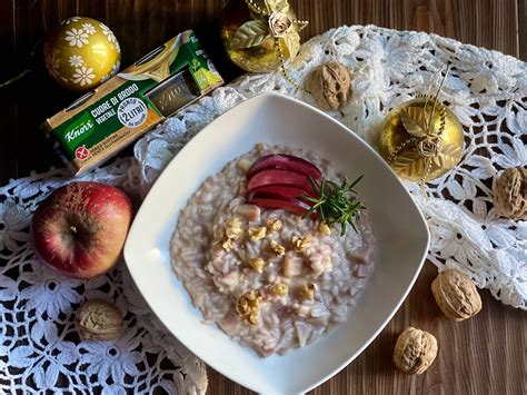 Il risotto con mele taleggio e noci è un primo piatto vegetariano