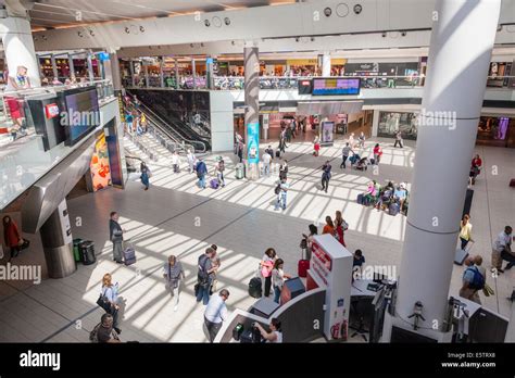 Departure hall at Gatwick South Terminal Stock Photo - Alamy