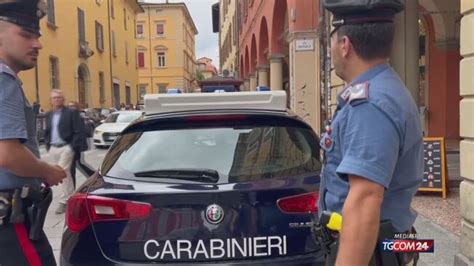 Bologna Sequestrata E Stuprata Si Lancia Dalla Finestra Per Fuggire