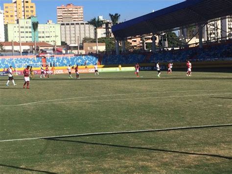 Atlético perde chances de gol e é derrotado pelo Vitória no Olímpico