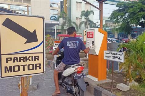 Tarif Parkir Di Mataram Naik Drastis Motor Rp 2000 Mobil Rp 5000