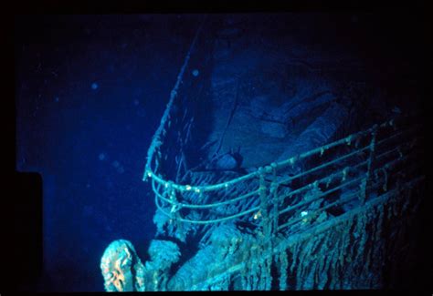 Wrak Titanica na dnie oceanu Jak wygląda legendarny statek po ponad