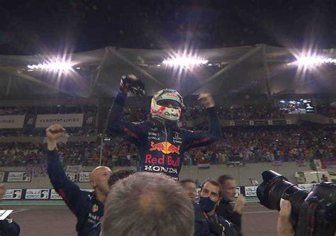 F Verstappen Beffa Hamilton All Ultimo Giro Ed Campione Del Mondo