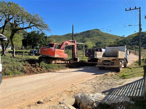 Prefeitura inicia obras de preparação para pavimentação Prefeitura de