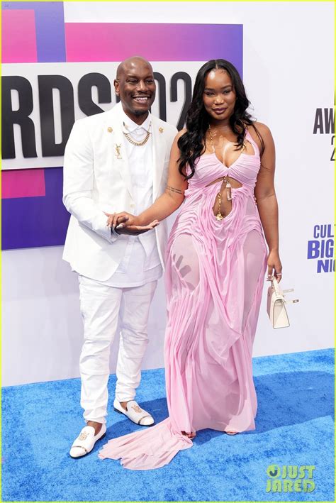 Usher Joined By Wife Jenn Goicoechea At Bet Awards Ahead Of