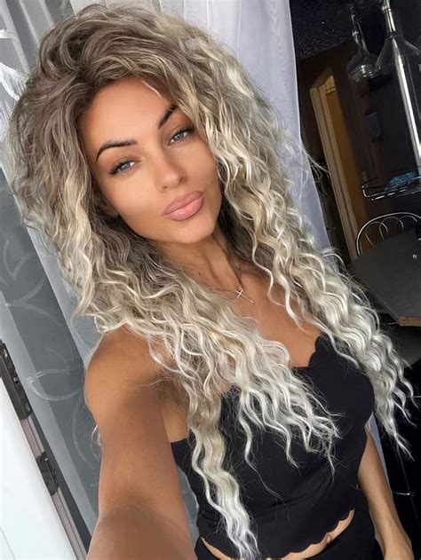 GNIMEGIL Ombre Ash Blonde Curly Wig Long Wavy Wigs For White Women