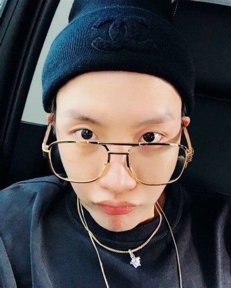 Potret J Hope Bts Dengan Wajah Tanpa Makeup