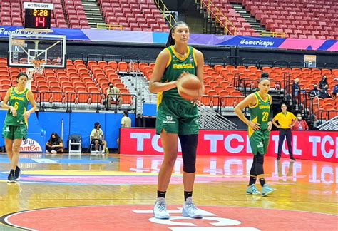 Seleção feminina de basquete perde dos EUA e vai disputar bronze na