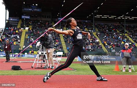 Female Javelin Thrower Stock Fotos Und Bilder Getty Images