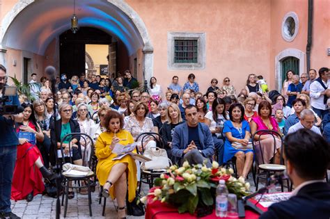 Il Grande Ritorno Della Prosa Al Teatro Maria Caniglia Di Sulmona Meta