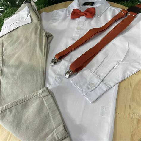 Conjunto Roupa Social Infantil Calça Nude Camisa Branca Gravata e Suspensório Terracota