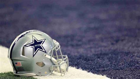 Leon Lett Carted Off at Cowboys Practice with Leg Injury