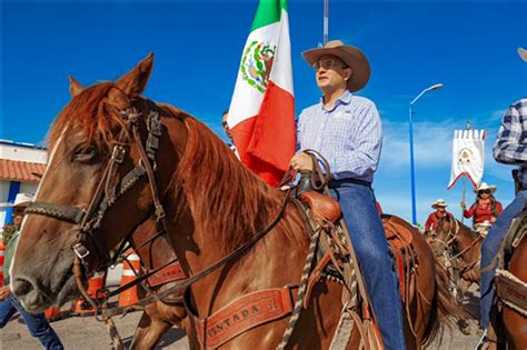 Recibe Marco Bonilla A Jinetes De Cabalgata Villista Procedentes De