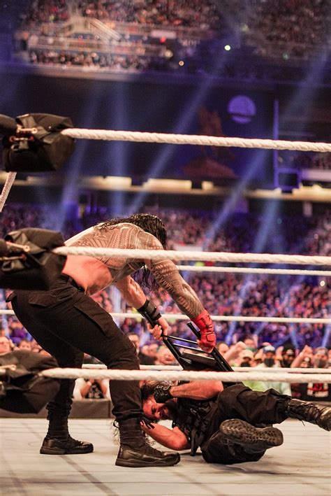 Roman Reigns Vs Seth Freakin Rollins Universal Title Match Photos Artofit