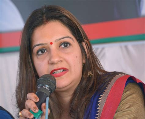 Maharashtra Priyanka Chaturvedi Advice Eknath Shinde Devendra Fadnavis Not To Distribute